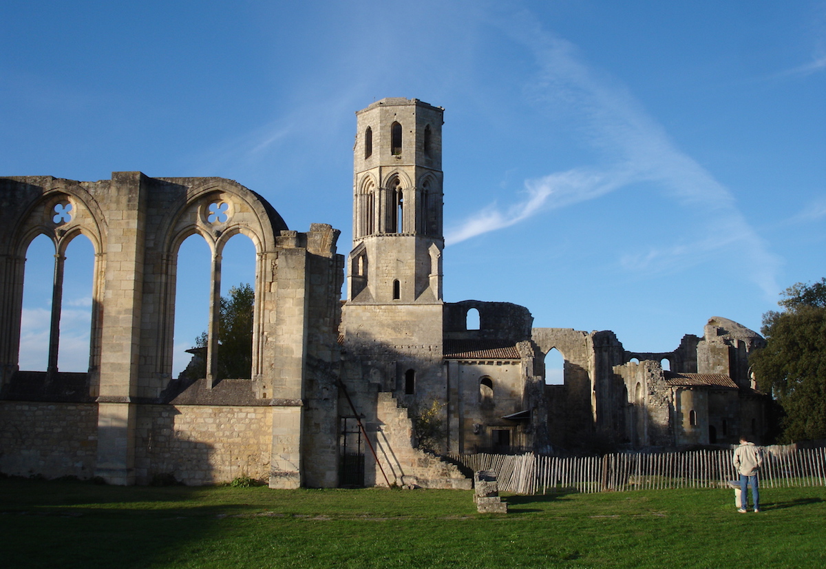 chateau suau villages autour de bordeaux abbaye sauve majeur