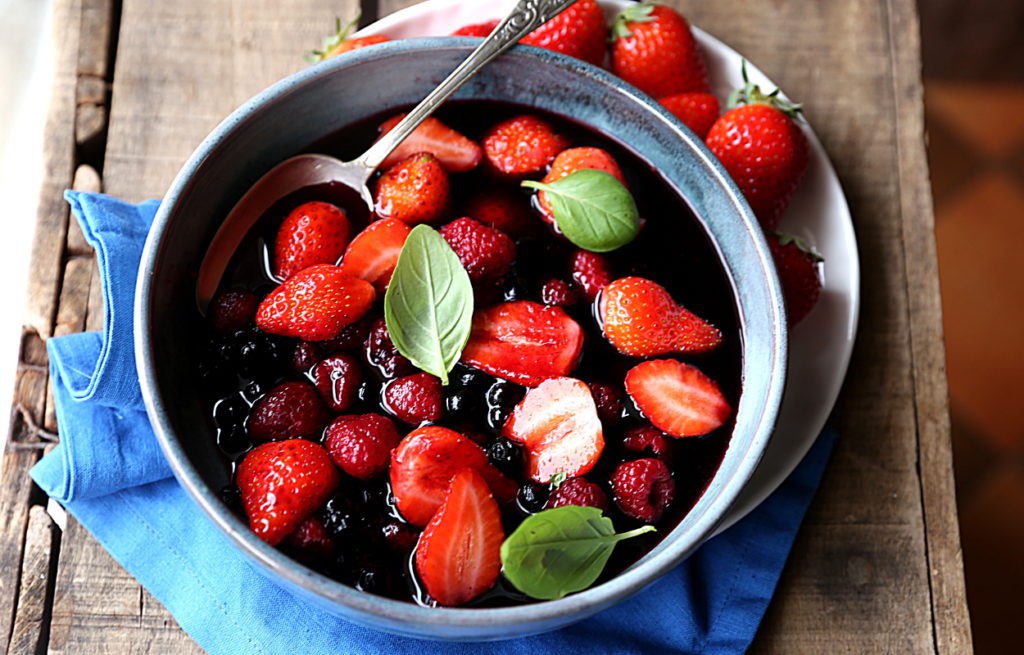 Recette Fruits Au Vin Rouge: Une Délicieuse Soupe Aux Fruits Et Au Vin ...